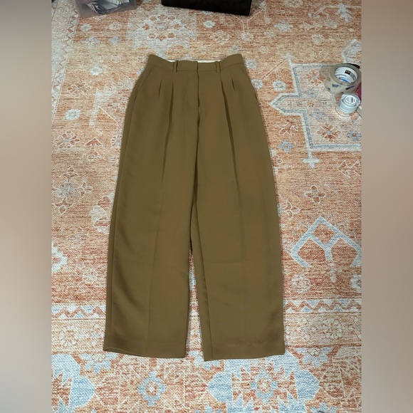 Aritzia Wilfred Carrot pant high waist relaxed fit crepe trouser camel brown 6 - Picture 2 of 9